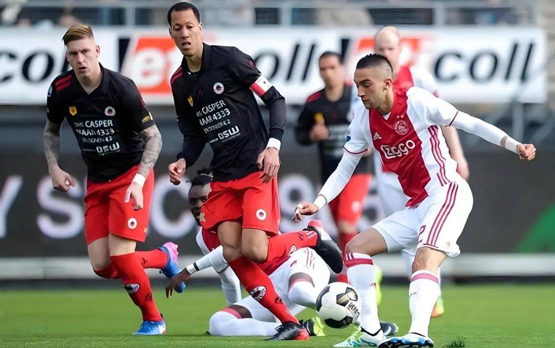 借助足球及 借助足球及